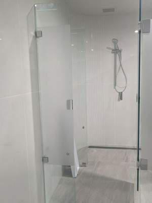 Thumbnail ofglass-commercial-shower-door-hinges.jpg