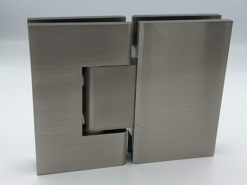 180-degree hinges on glass structures