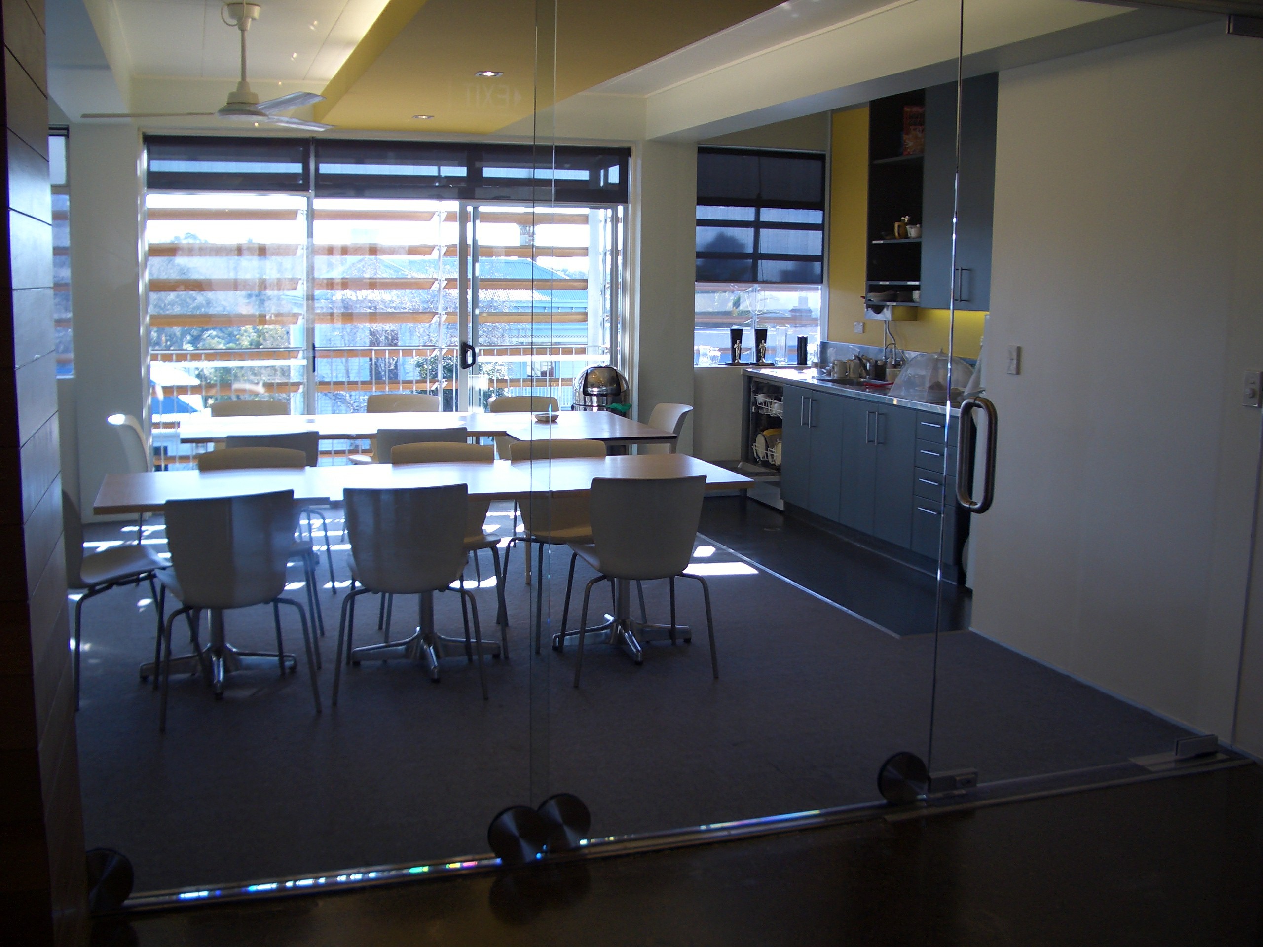 Office meeting room with frameless glass wall
